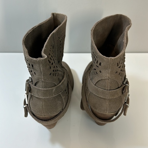 Naughty Monkey Love Story Harness Booties Size 9.5 - Picture 7 of 15